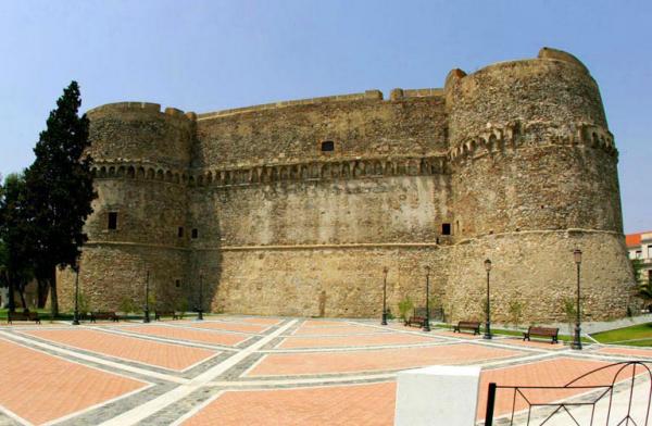 Die Aragonesische Burg